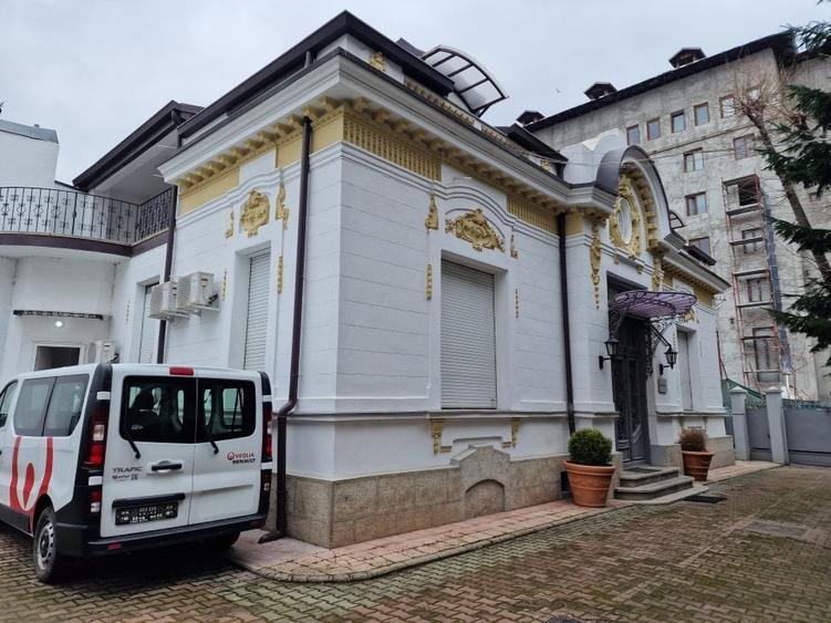 Casă individuală cu 15 camere cu Garaj în Unirii