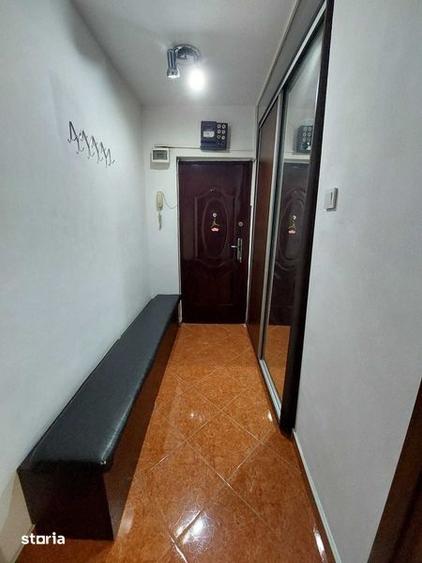 Apartament cu 3 camere decomandat, mobilat în Berceni