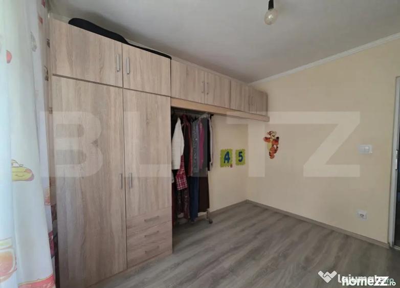 Apartament cu 3 camere decomandat, mobilat în Central