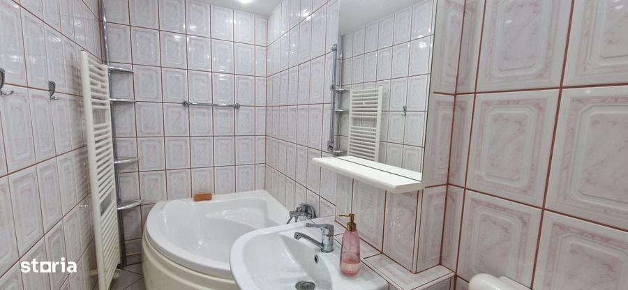 Apartament cu 2 camere decomandat în Roșia