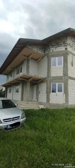 Casă cu 6 camere cu Teren 3000 Mp în Trivale