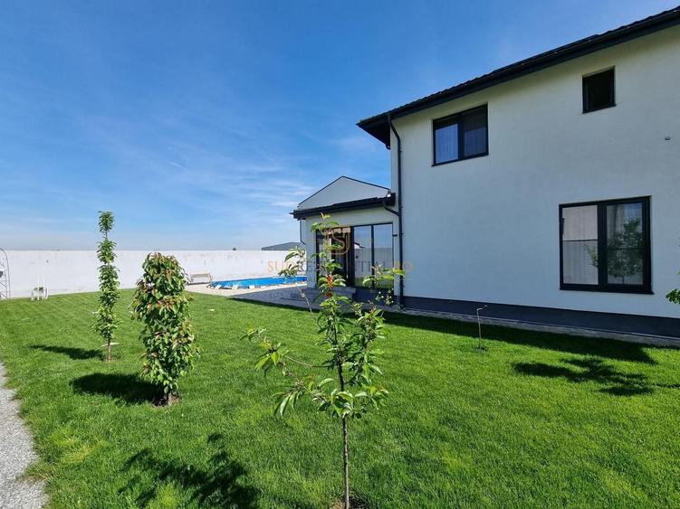 Casă individuală cu 5 camere cu Piscina în Exterior Est