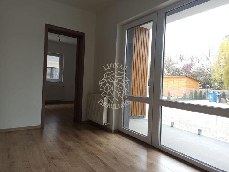 Apartament cu 4 camere semidecomandat în Sud