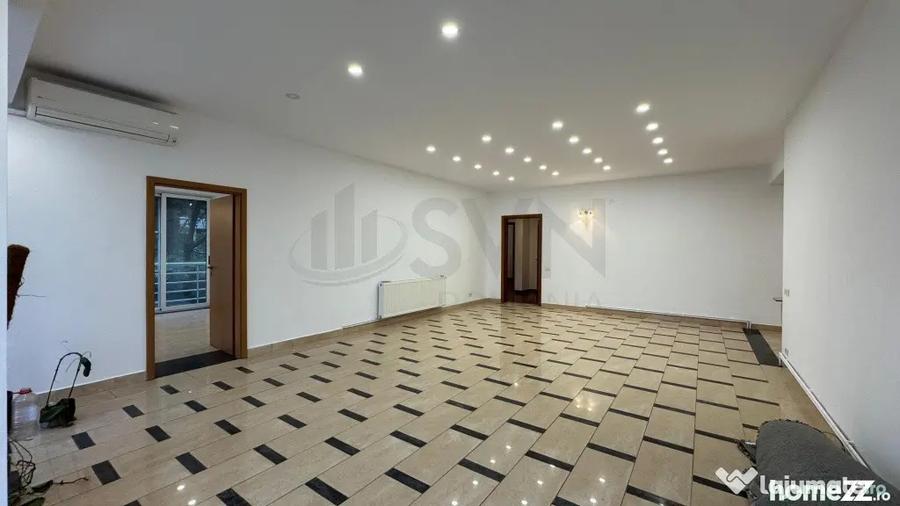 Apartament cu 5 camere decomandat în Primăverii