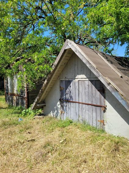 Teren de 2300 mp, în Livada