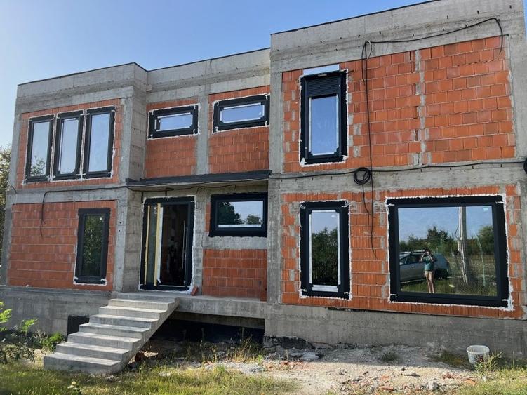 Casă individuală cu 6 camere cu Teren 684 Mp în Băbana