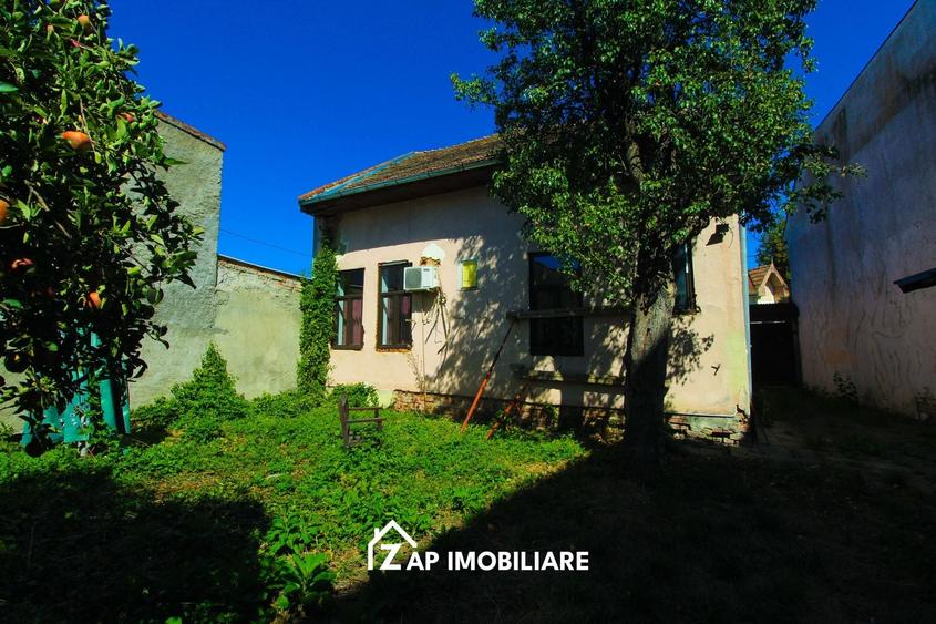 Casă individuală cu 3 camere cu Canalizare în Central