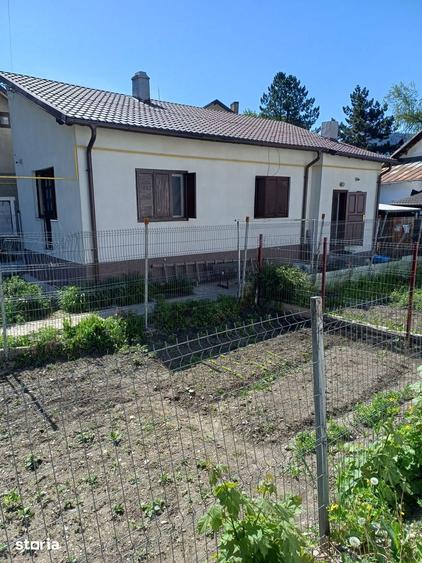 Casă cu 2 camere cu Teren 180 Mp în Central