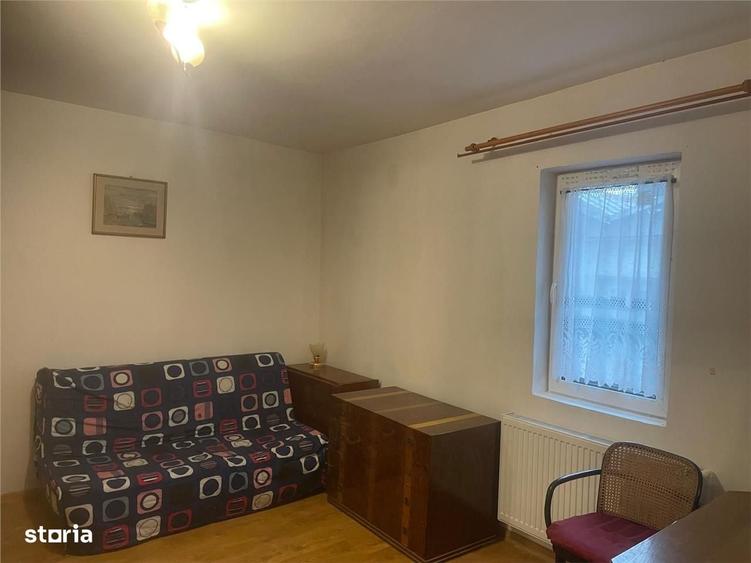 Casă cu 2 camere decomandat în Podei