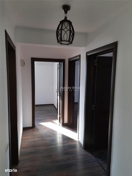 Casă cu 4 camere în Ostratu