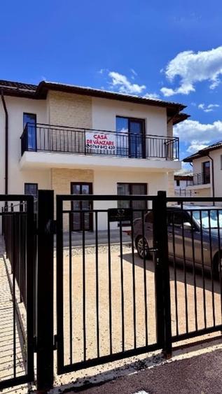 Duplex cu 4 camere cu Canalizare în Ulmi