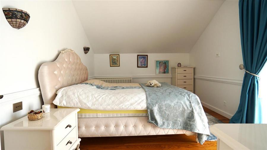 Casă cu 4 camere cu Teren 700 Mp în Central