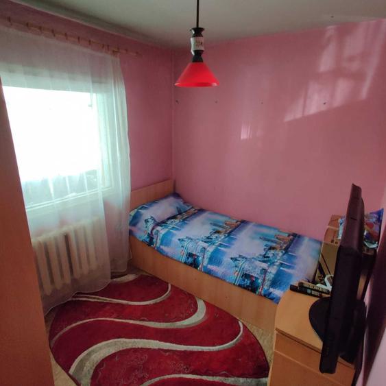 Apartament cu 4 camere decomandat în Est
