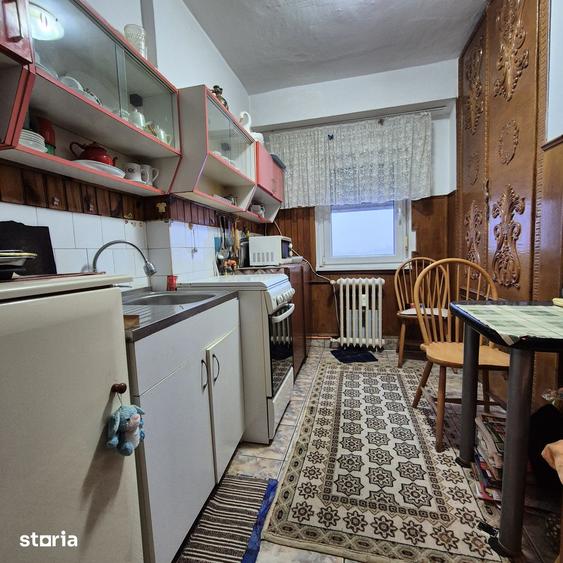 Apartament cu 2 camere decomandat în Polivalentă