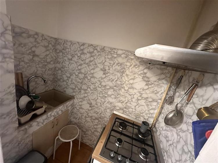 Apartament cu 3 camere semidecomandat în Lipovei