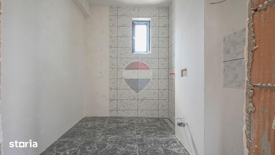 Casă cu 4 camere cu Teren 500 Mp în Stupini