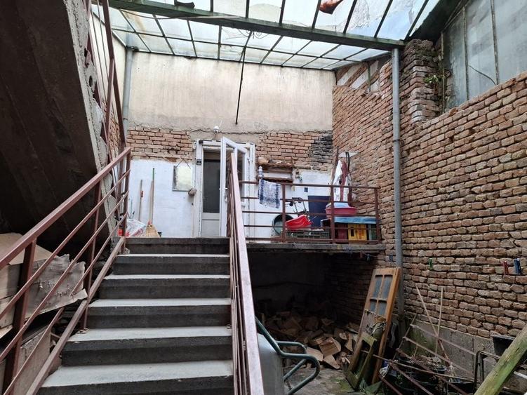 Casă cu 4 camere în Luncavița