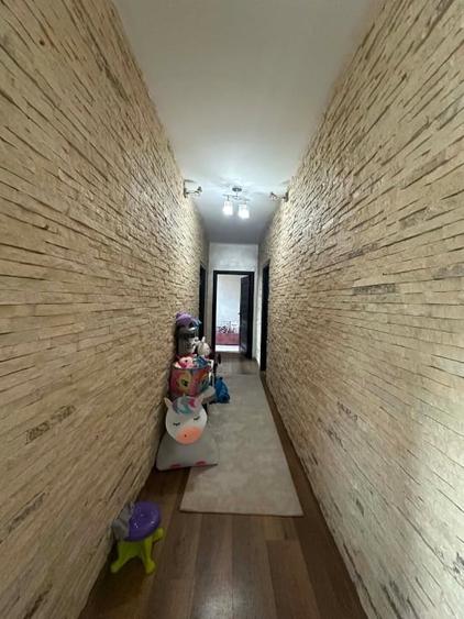 Apartament cu 3 camere decomandat, mobilat în 9 Mai