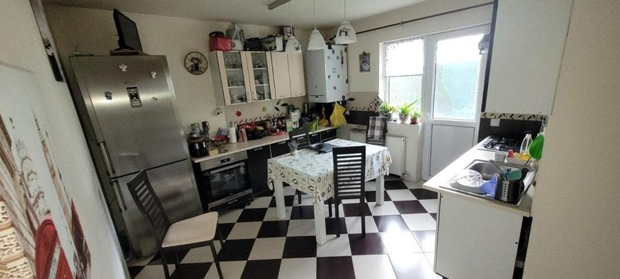 Casă individuală cu 5 camere cu Teren 120 Mp în Florești