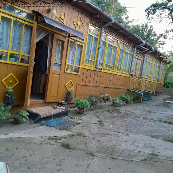 Casă cu 2 camere cu Teren 6700 Mp în Cozia