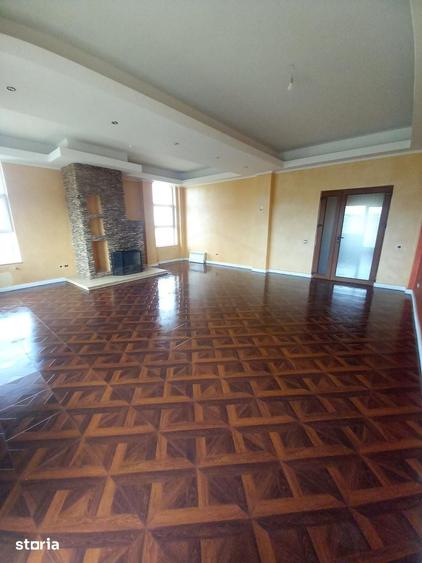 Apartament cu 4 camere în Central