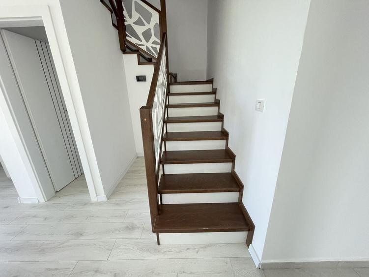 Duplex cu 5 camere cu Canalizare în Mehala