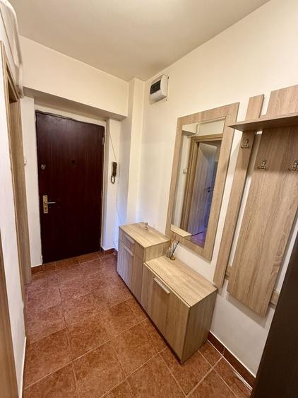 Garsonieră decomandată în Soarelui