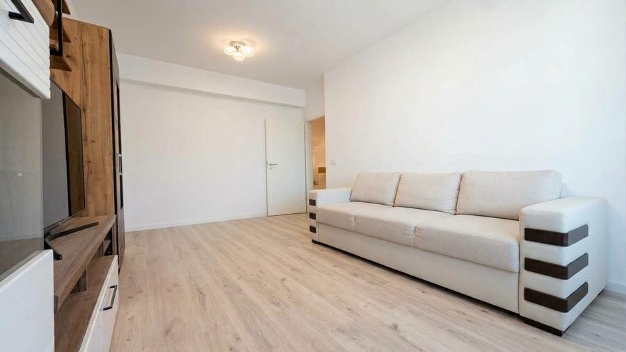 Apartament cu 2 camere decomandat în Tractorul