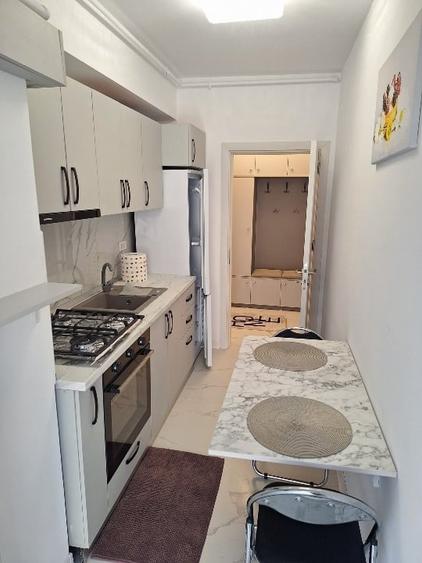Apartament cu 2 camere decomandat, mobilat în Central