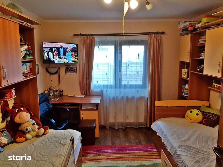 Casă cu 4 camere cu Teren 520 Mp în Borș