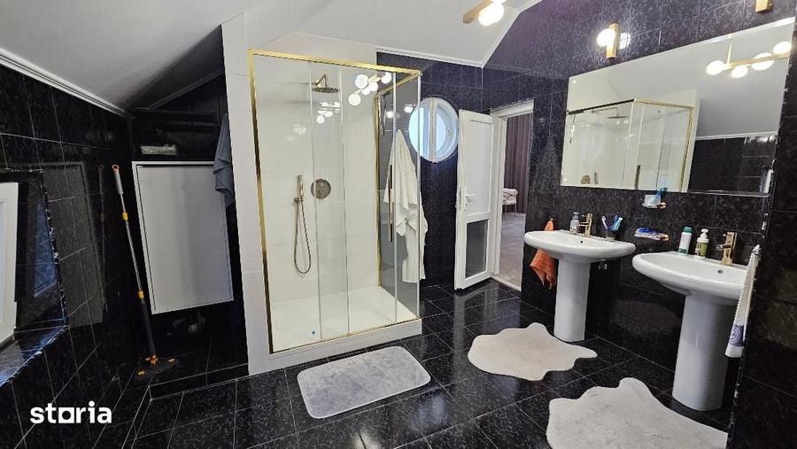 Casă cu 9 camere cu Teren 937 Mp în Cetate