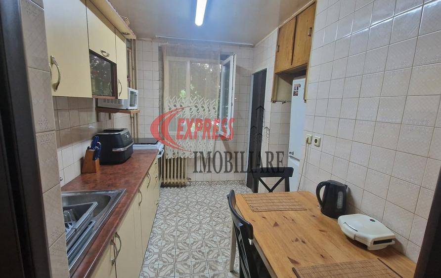 Apartament cu 3 camere semidecomandat în Titan