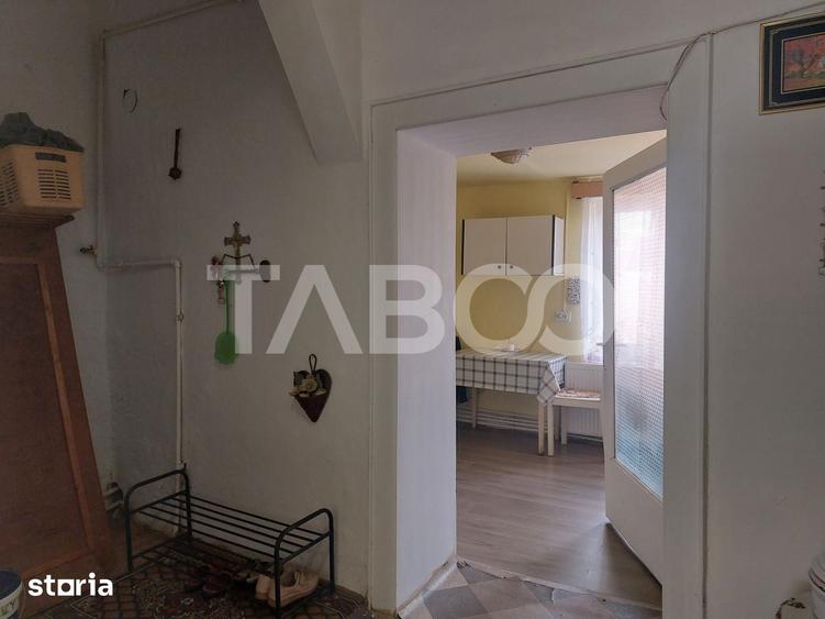 Apartament cu 3 camere semidecomandat în Central