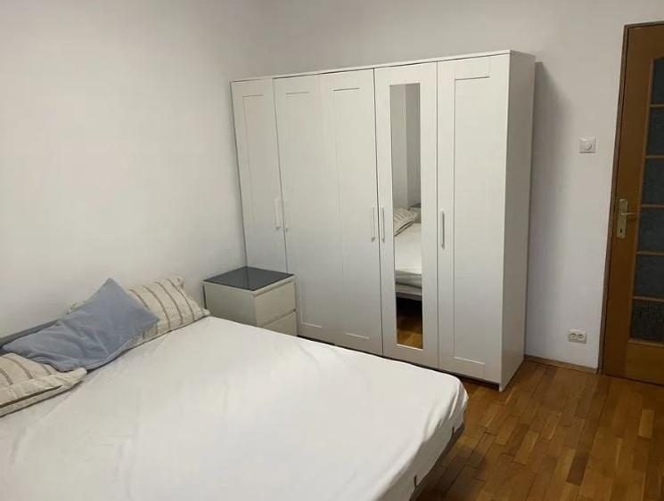 Apartament cu 3 camere semidecomandat, mobilat în Tineretului