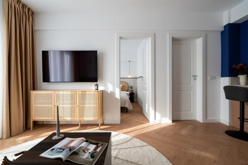 Apartament cu 3 camere semidecomandat în Calea Victoriei
