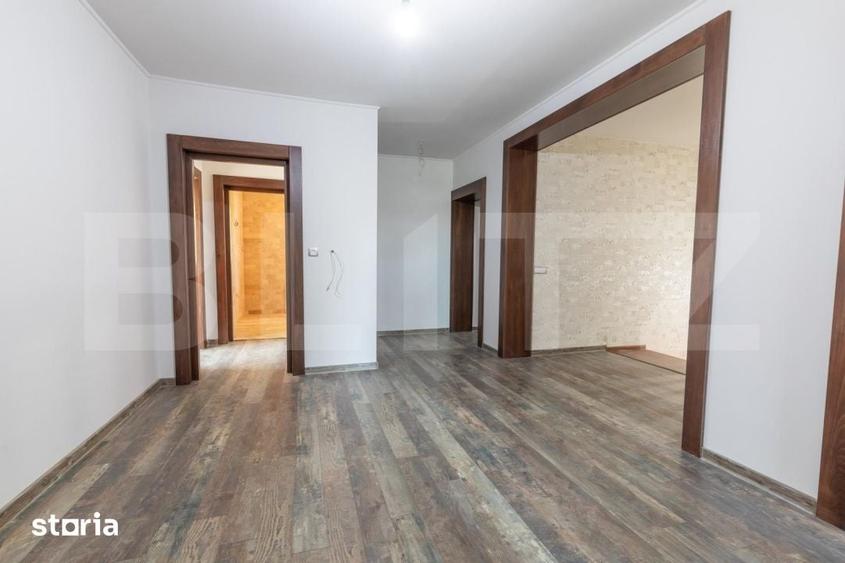 Casă cu 8 camere cu Teren 1600 Mp în Răzvad