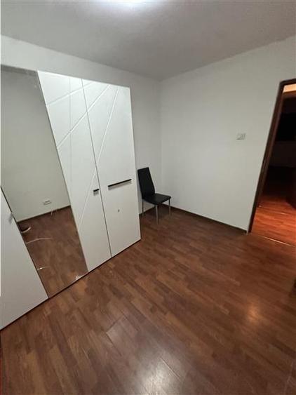 Apartament cu 3 camere semidecomandat în Circumvalațiunii