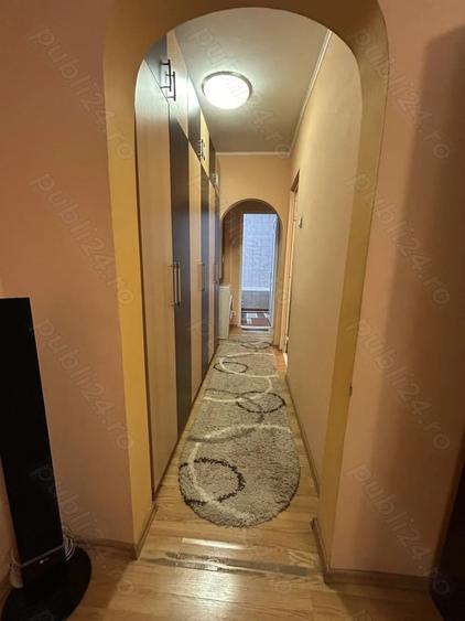Apartament cu 3 camere semidecomandat în Dacia