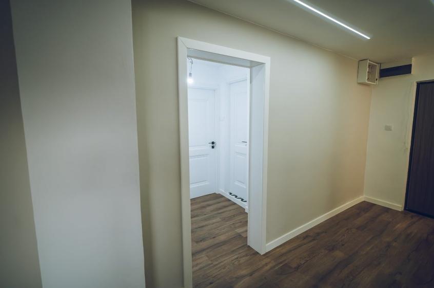 Apartament cu 3 camere decomandat în Micro 2