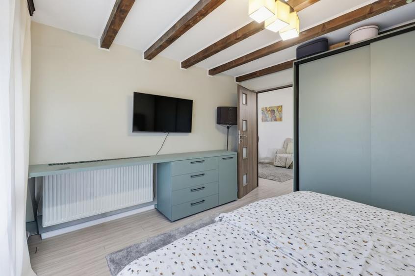 Apartament cu 3 camere semidecomandat, mobilat în Bucureștii Noi