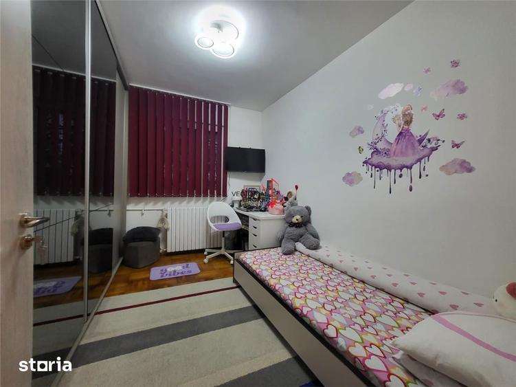 Apartament cu 4 camere semidecomandat, mobilat în Berceni
