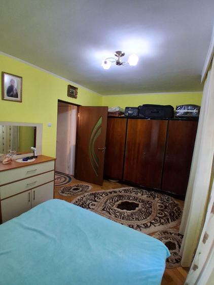 Apartament cu 2 camere semidecomandat în Podu Roș