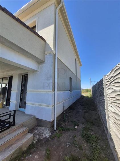Duplex cu 5 camere cu Teren 305 Mp în Moșnița Nouă