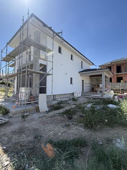 Casă cu 4 camere în Geamăna