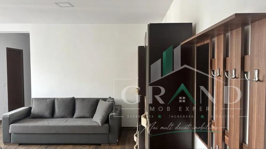 Apartament cu 3 camere semidecomandat, mobilat în Florești