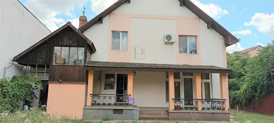 Casă cu 5 camere cu Teren 600 Mp în Lipovei