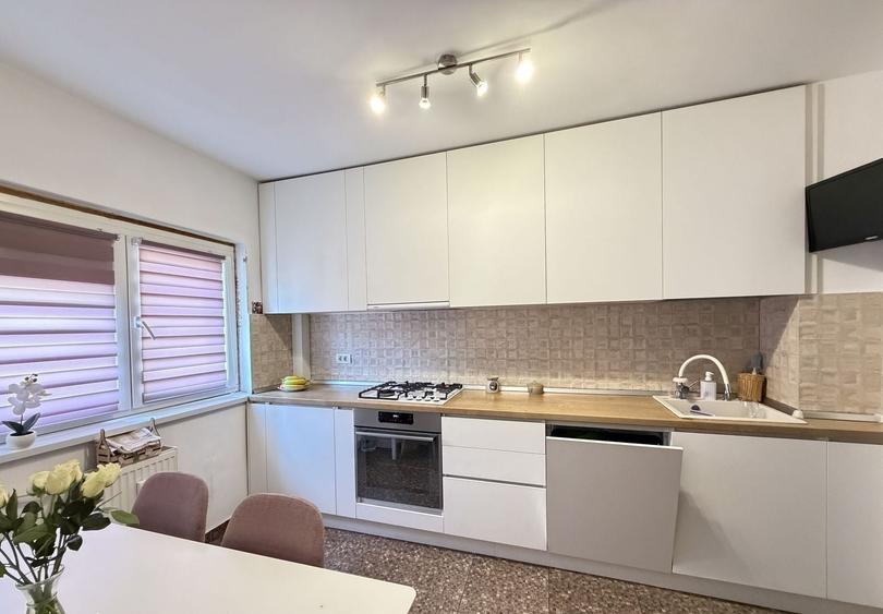 Apartament cu 3 camere decomandat, mobilat în Giurgiului