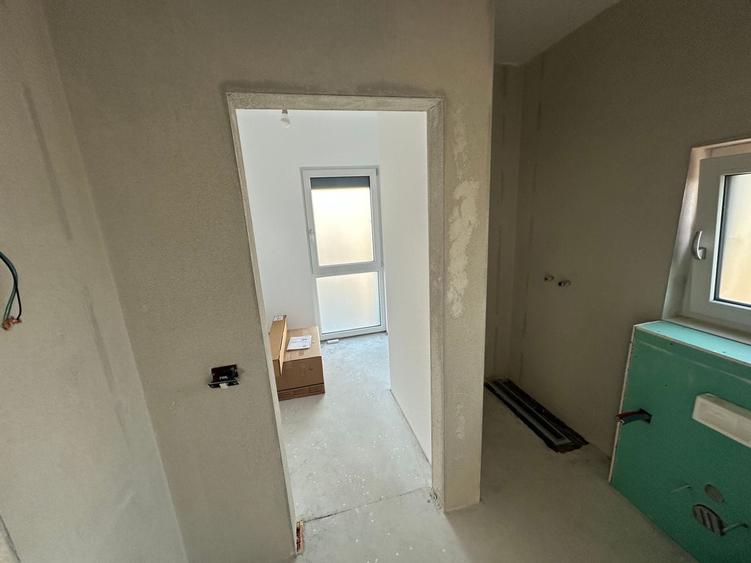 Duplex cu 5 camere cu Canalizare în Nord
