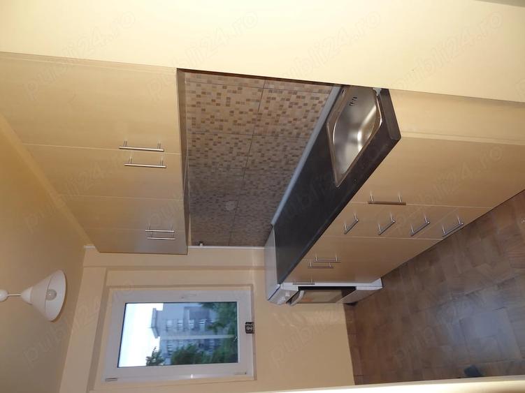 Apartament cu 2 camere decomandat în P-ța Victoriei