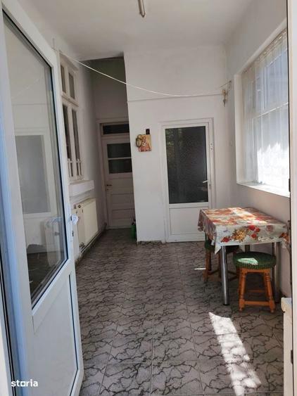 Casă cu 4 camere în Central